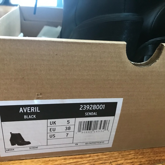 Dr.Martens Averil ankle boot - Picture 13 of 16